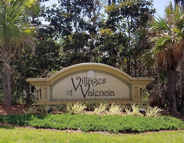 view of community / neighborhood sign