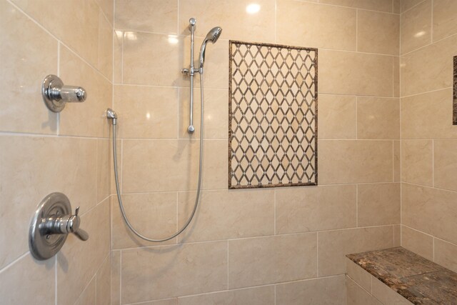 bathroom featuring a tile shower