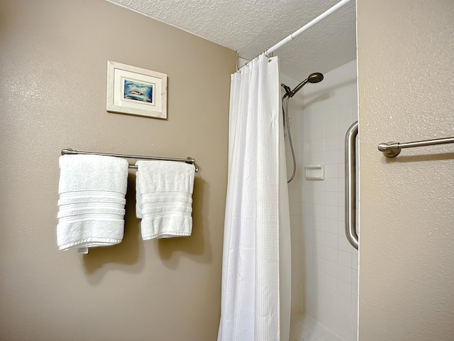 4 Ocean Trace Rd Unit 123, Saint Augustine, FL 32080 - bathroom with a tile shower and a textured ceiling