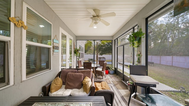 sunroom featuring ceiling fan