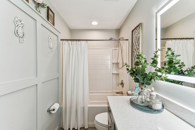 bathroom featuring toilet, vanity, and shower / bath combo