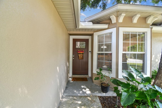 view of exterior entry featuring stucco siding
