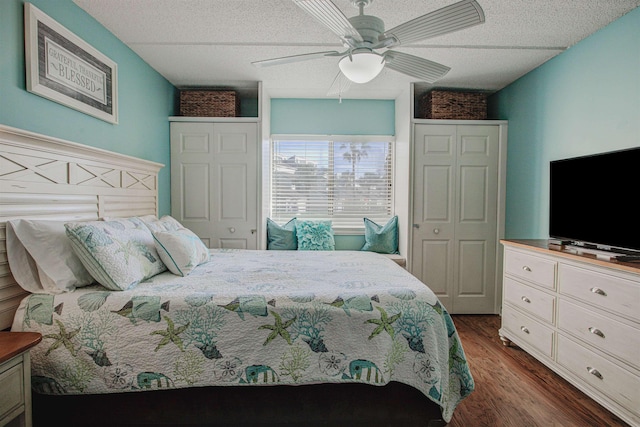 bedroom featuring ceiling fan, a closet, dark wood-type flooring, and a textured ceiling