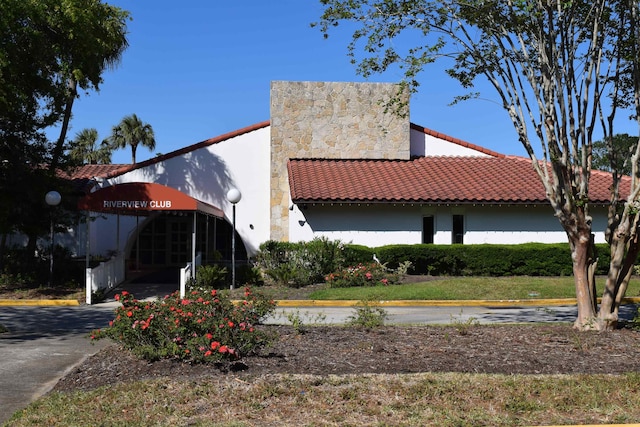 view of front of home featuring stucco siding and a tiled roof