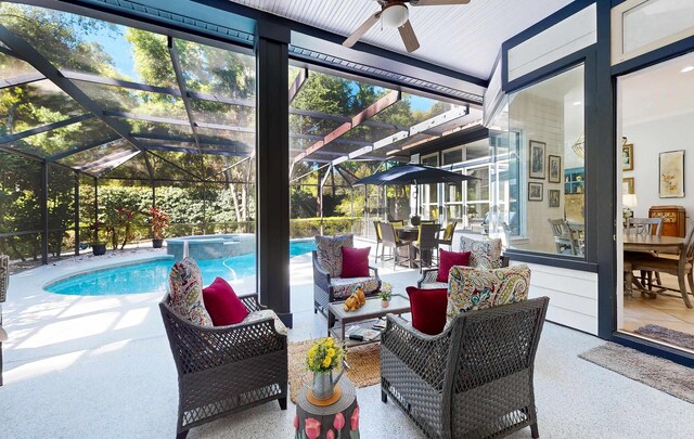 113 Holly Berry Ln, Saint Johns, FL 32259 - view of swimming pool featuring a pool with connected hot tub, an outdoor hangout area, a patio, and a ceiling fan