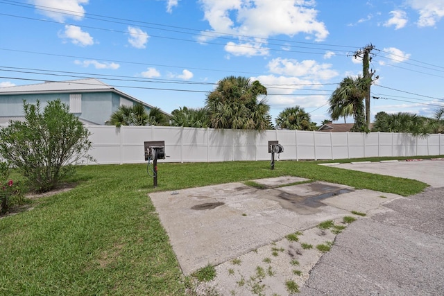 view of yard featuring a patio