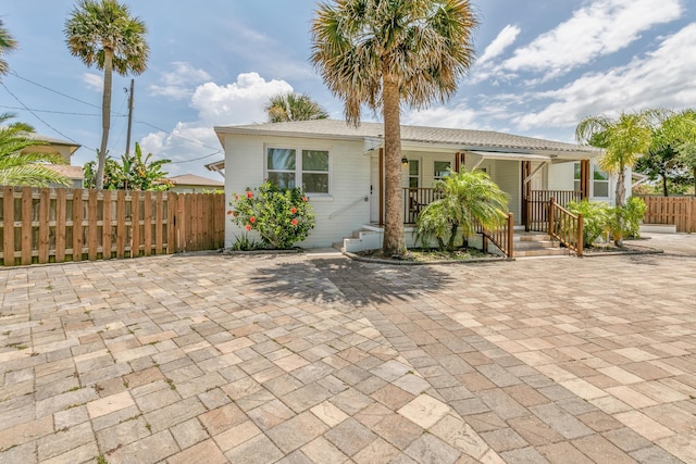 view of front of property with covered porch