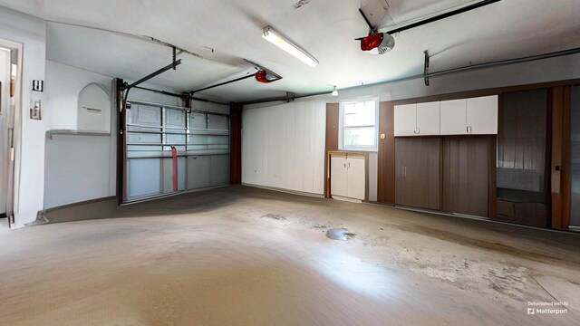 40 Sandpiper Dr, Saint Augustine, FL 32080 - garage with a garage door opener