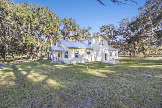 view of front of property with a front lawn