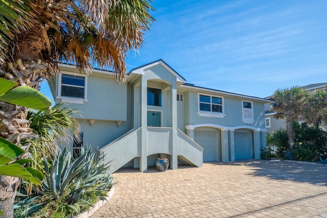 view of front facade featuring a garage