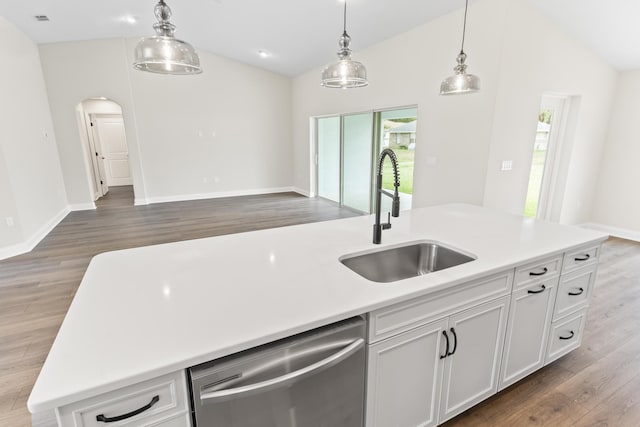 kitchen with visible vents, a sink, lofted ceiling, dishwasher, and hanging light fixtures