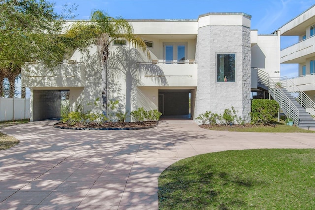 136 Lawn Ave, Saint Augustine, FL 32084 - view of front facade with stucco siding