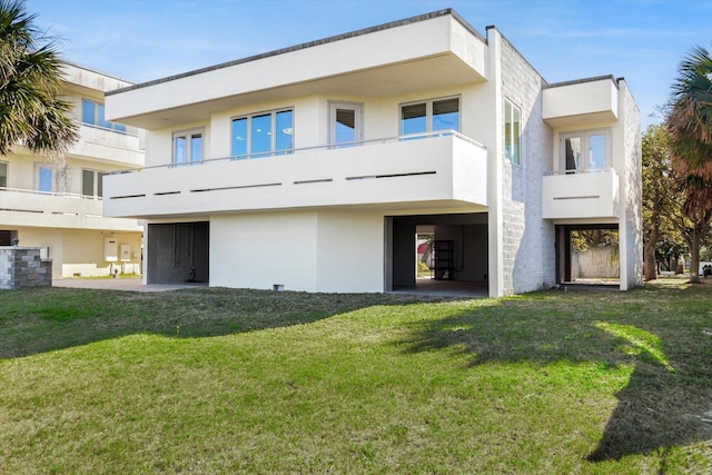 136 Lawn Ave, Saint Augustine, FL 32084 - rear view of house with stucco siding and a yard