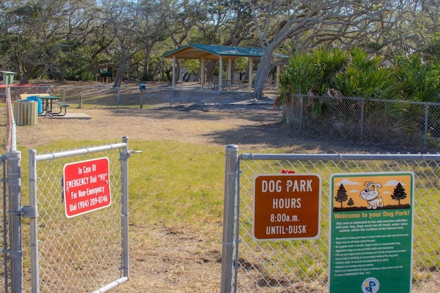 136 Lawn Ave, Saint Augustine, FL 32084 - surrounding community with a dog friendly area
