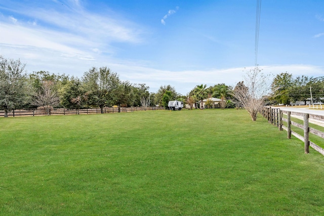 view of yard featuring a rural view