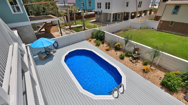 view of swimming pool featuring a lawn