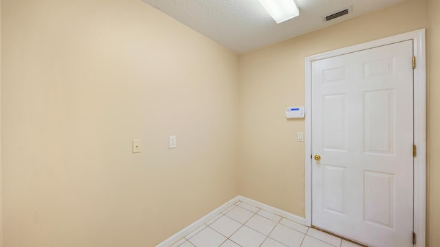 washroom with visible vents, baseboards, and light tile patterned floors