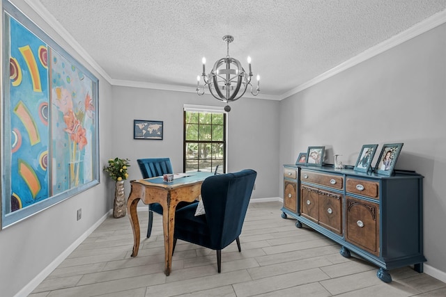 dining room featuring crown molding, a chandelier, a textured ceiling, and light hardwood / wood-style floors