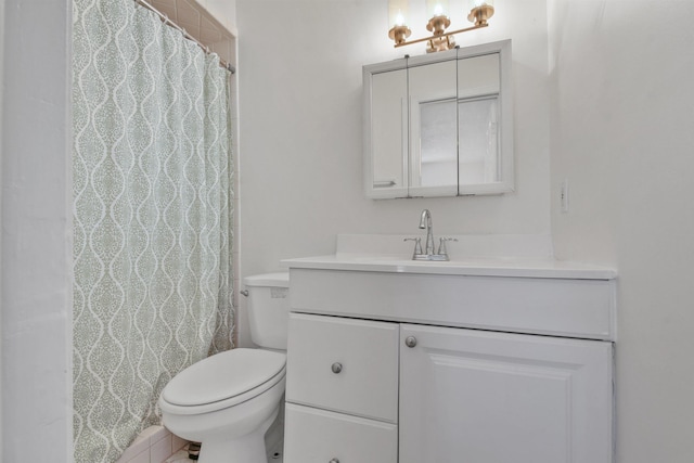 bathroom featuring a shower with shower curtain, vanity, and toilet