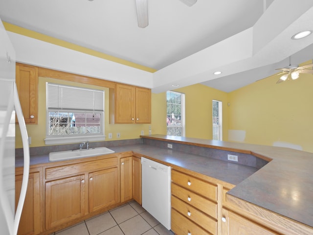 kitchen featuring light tile patterned floors, sink, white appliances, ceiling fan, and kitchen peninsula