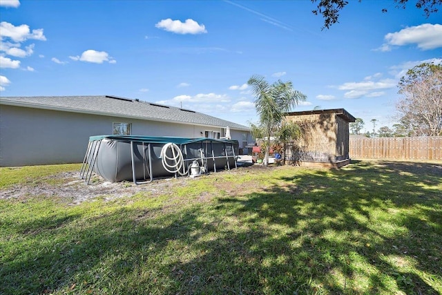 view of yard featuring a fenced in pool