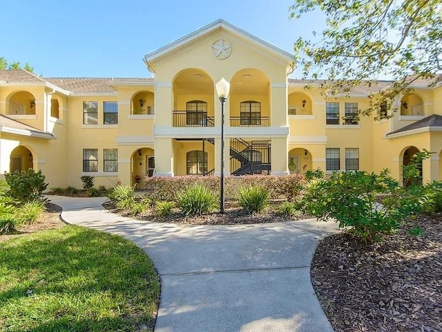 view of front of property featuring stucco siding