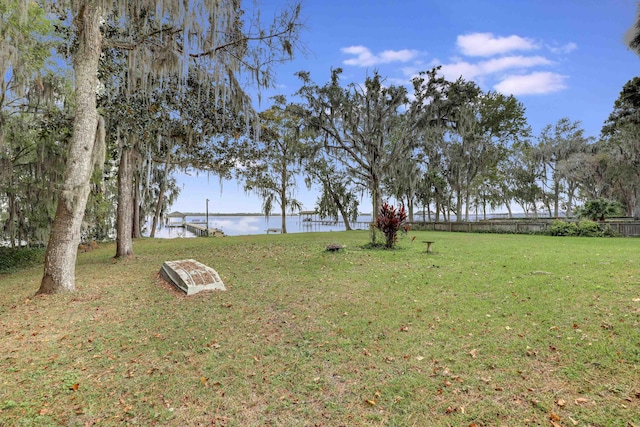 view of yard featuring a water view