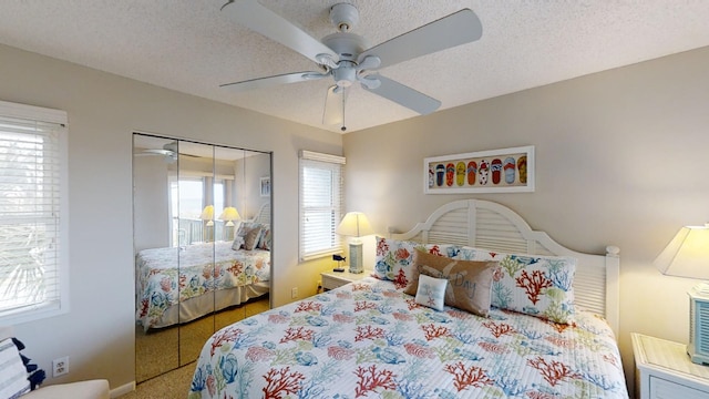 bedroom with ceiling fan, a textured ceiling, and a closet