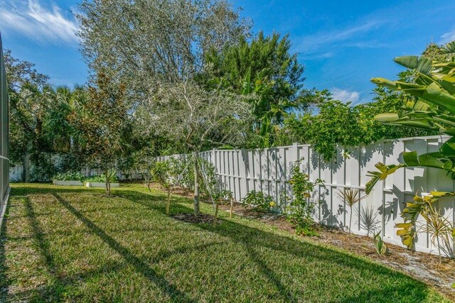 404 Ocean Breeze Ln, Saint Augustine, FL 32080 - view of yard featuring a fenced backyard