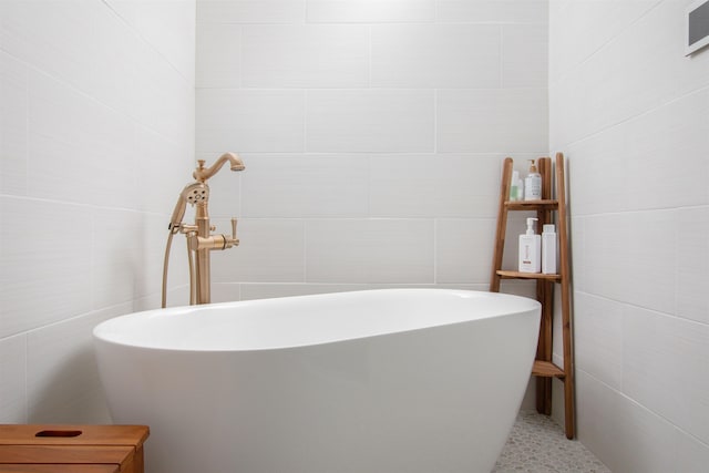 bathroom featuring a washtub