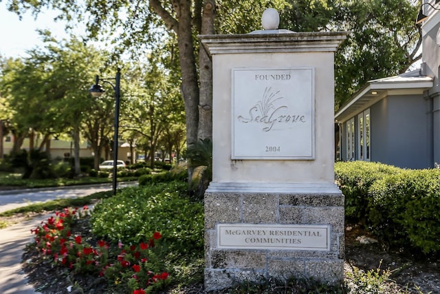 view of community / neighborhood sign