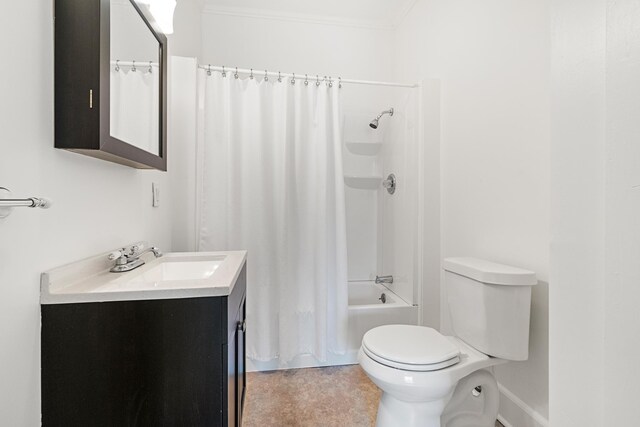 full bathroom with shower / bathtub combination with curtain, vanity, ornamental molding, and toilet