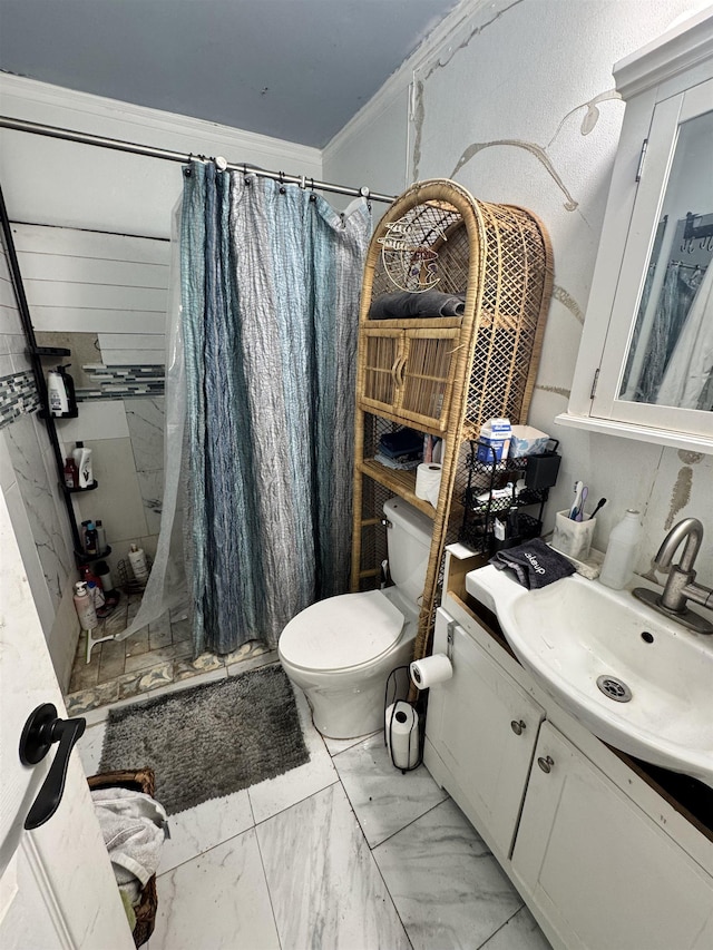 bathroom featuring a shower with shower curtain, vanity, toilet, and crown molding