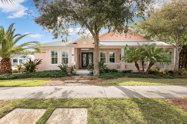 view of front of home featuring a front lawn