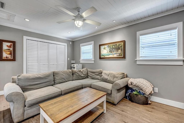 living room featuring recessed lighting, light wood-style flooring, crown molding, and baseboards