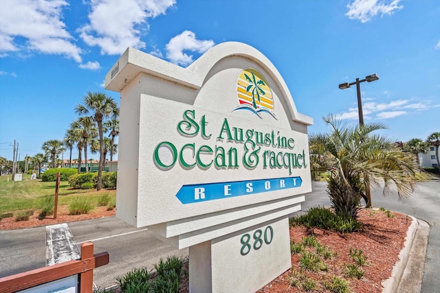 view of community / neighborhood sign