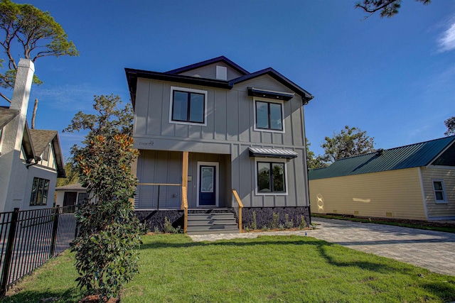 view of front facade with a front yard