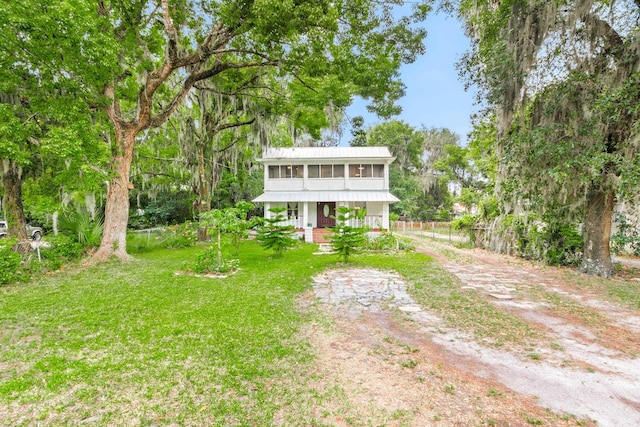 view of front facade featuring covered porch and a front yard