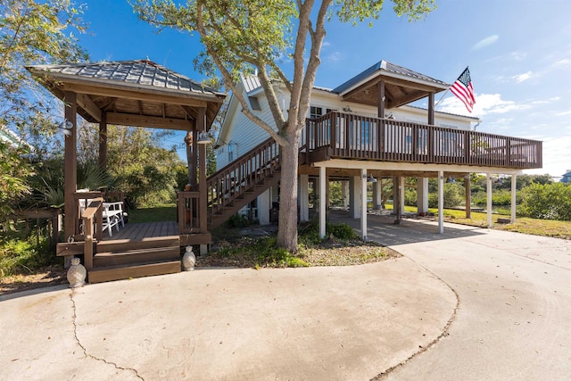 view of front facade with a deck