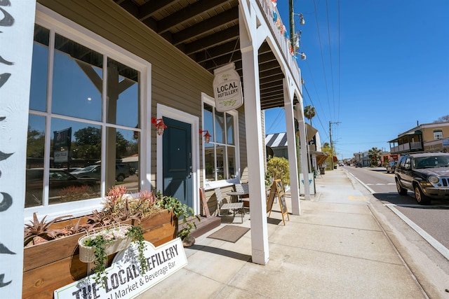 525 Helen St, Saint Augustine, FL 32084 - exterior space with a porch