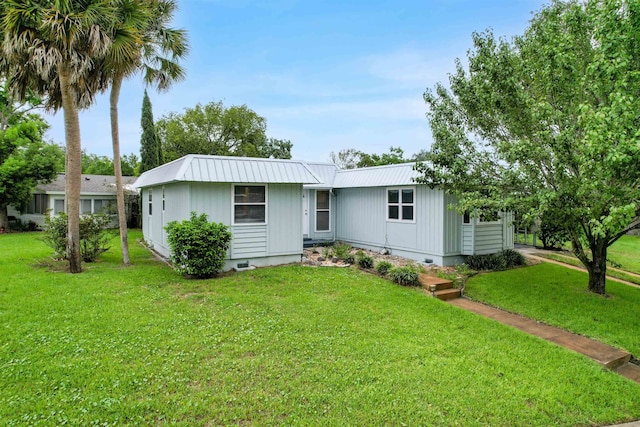 view of front of house with a front yard