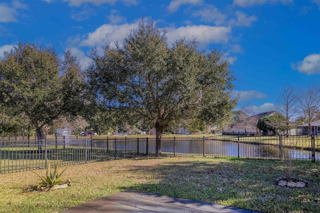 view of yard featuring a water view