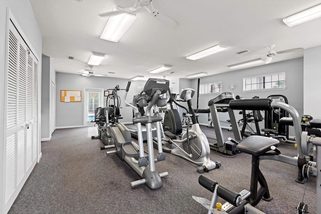 exercise room featuring visible vents, ceiling fan, and baseboards