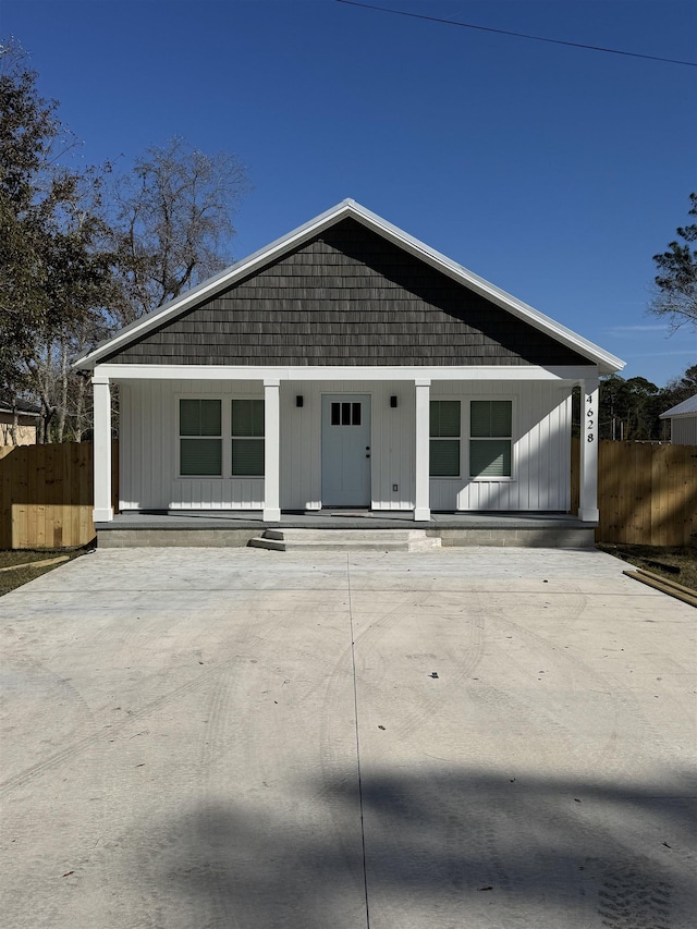 241 Jackson Blvd, Saint Augustine, FL 32095 - view of front of property featuring covered porch and fence
