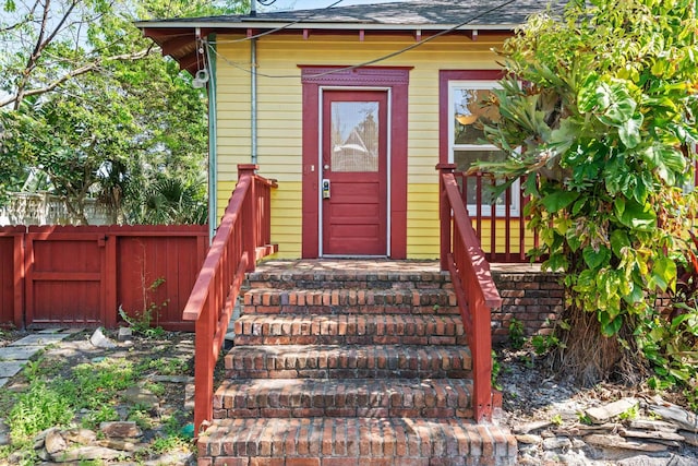 121 Washington St, Saint Augustine, FL 32084 - entrance to property with roof with shingles and fence