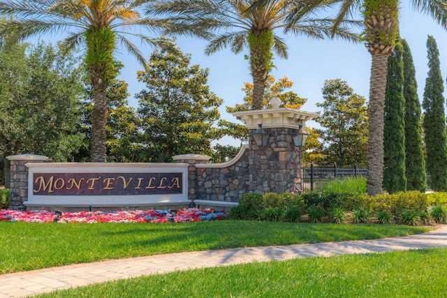 community / neighborhood sign featuring a lawn