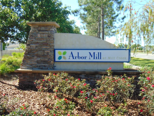 view of community / neighborhood sign