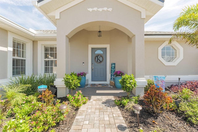 view of exterior entry featuring stucco siding