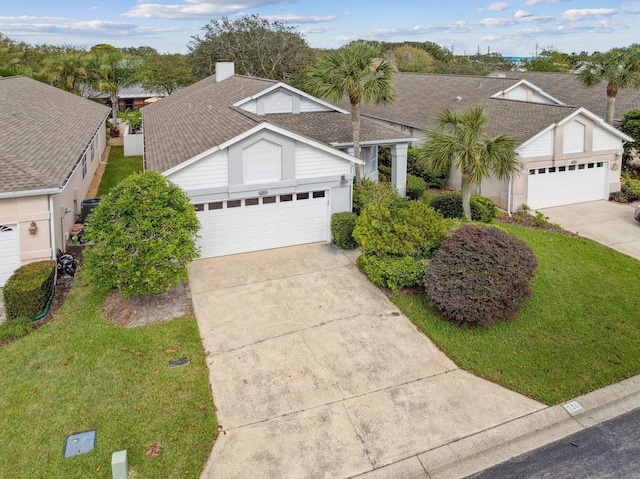 view of front facade featuring cooling unit, a garage, and a front lawn