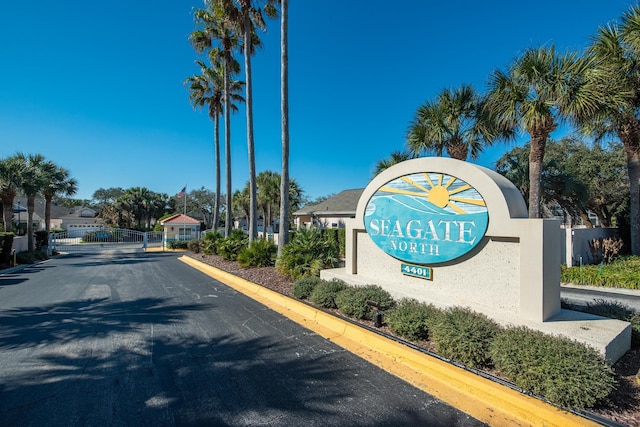 view of community / neighborhood sign